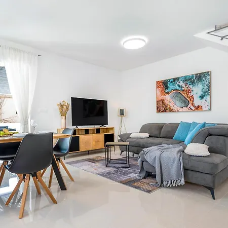 3 Bedroom Cozy In Feriehus *