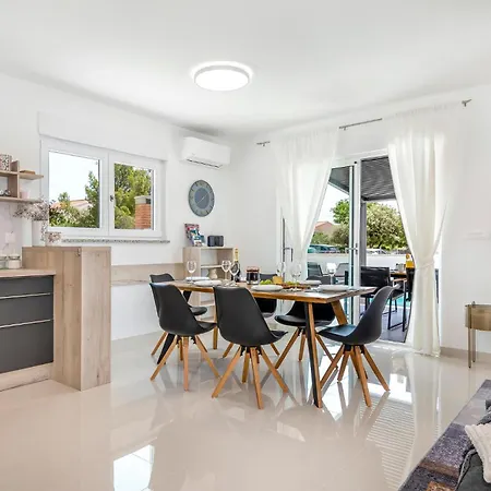 3 Bedroom Cozy In Feriehus