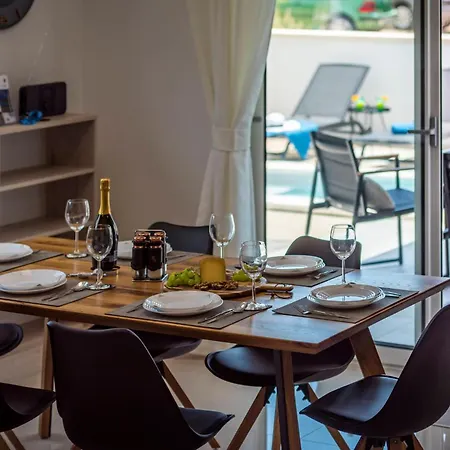 3 Bedroom Cozy In Holiday home Jadrija