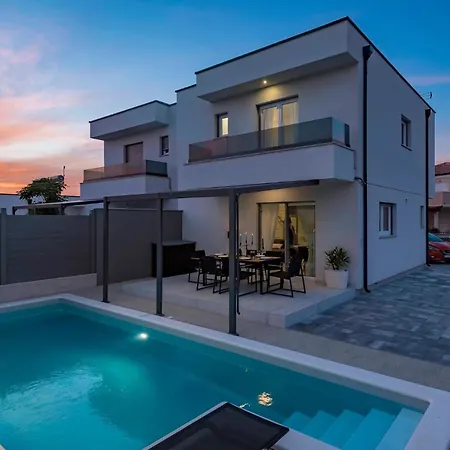 Holiday home 3 Bedroom Cozy In *