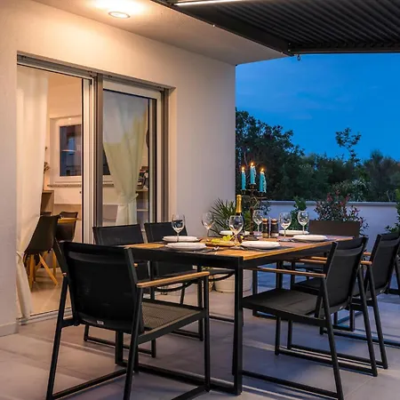 3 Bedroom Cozy In Holiday home Jadrija