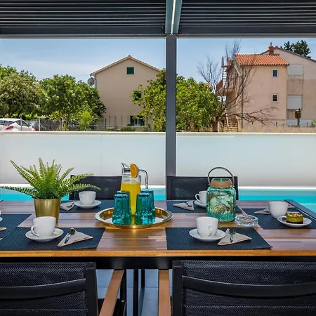 3 Bedroom Cozy In *